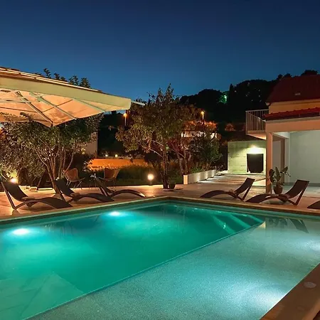 Villa Mediterranean Oasis Seafront In *
