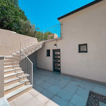 Mediterranean Oasis Seafront In Villa *