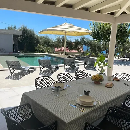 Villa Mediterranean Oasis Seafront In