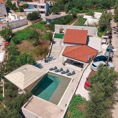 Villa Mediterranean Oasis Seafront In *