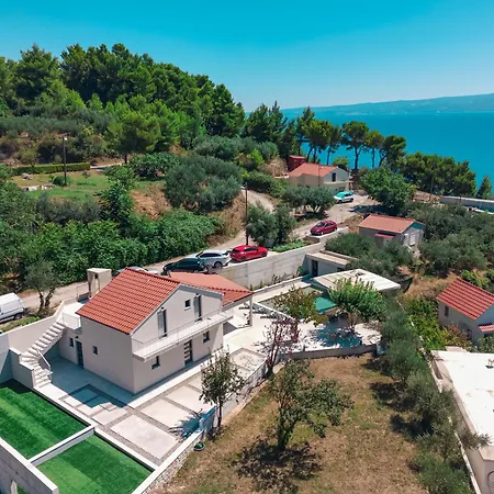 Mediterranean Oasis Seaside With Pool 빌라 *