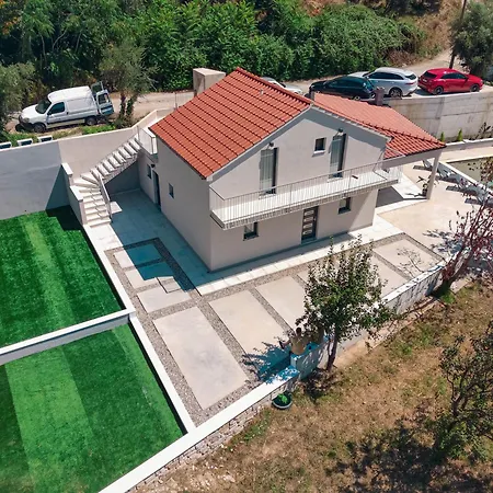 Mediterranean Oasis Seaside With Pool 빌라 *