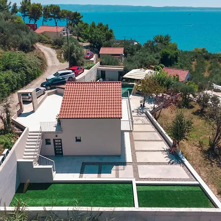 Mediterranean Oasis Seaside With Pool *