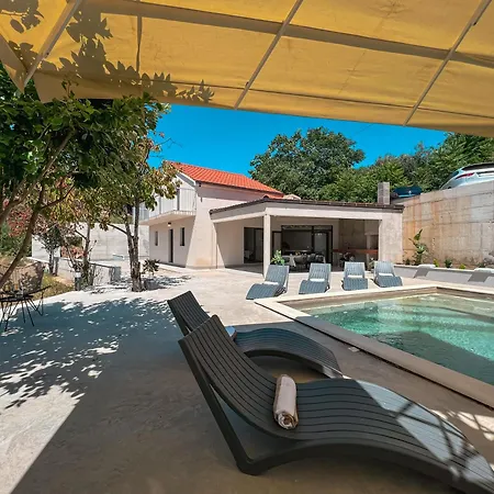 Mediterranean Oasis Seaside With Pool 빌라 *