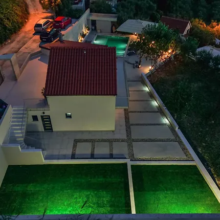 Mediterranean Oasis Seaside With Pool 빌라 *