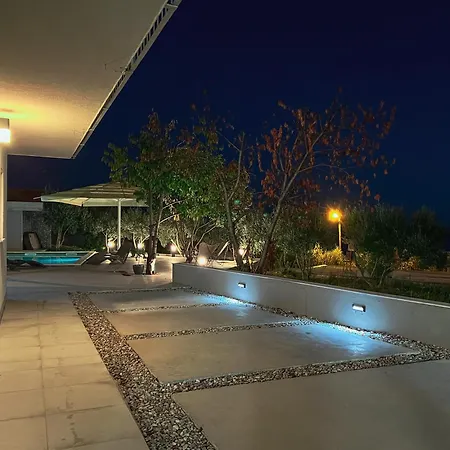 Villa Mediterranean Oasis Seaside With Pool
