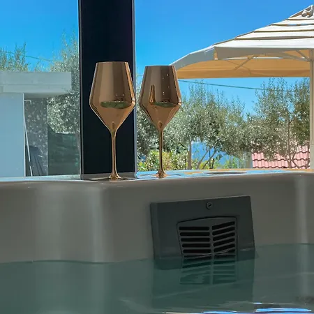 Mediterranean Oasis Seaside With Pool 빌라 스플리트