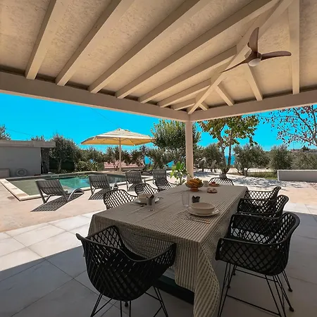 Mediterranean Oasis Seaside With Pool 스플리트