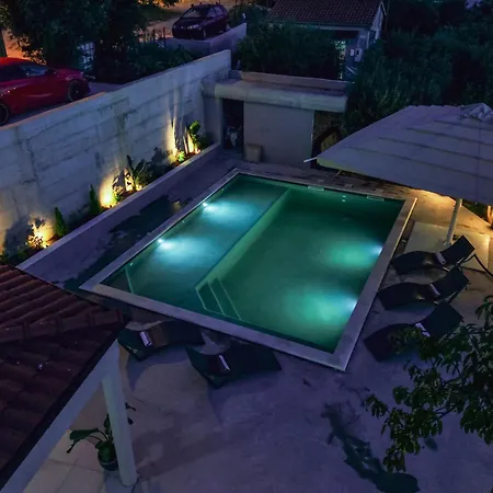 Mediterranean Oasis Seaside With Pool 빌라 스플리트